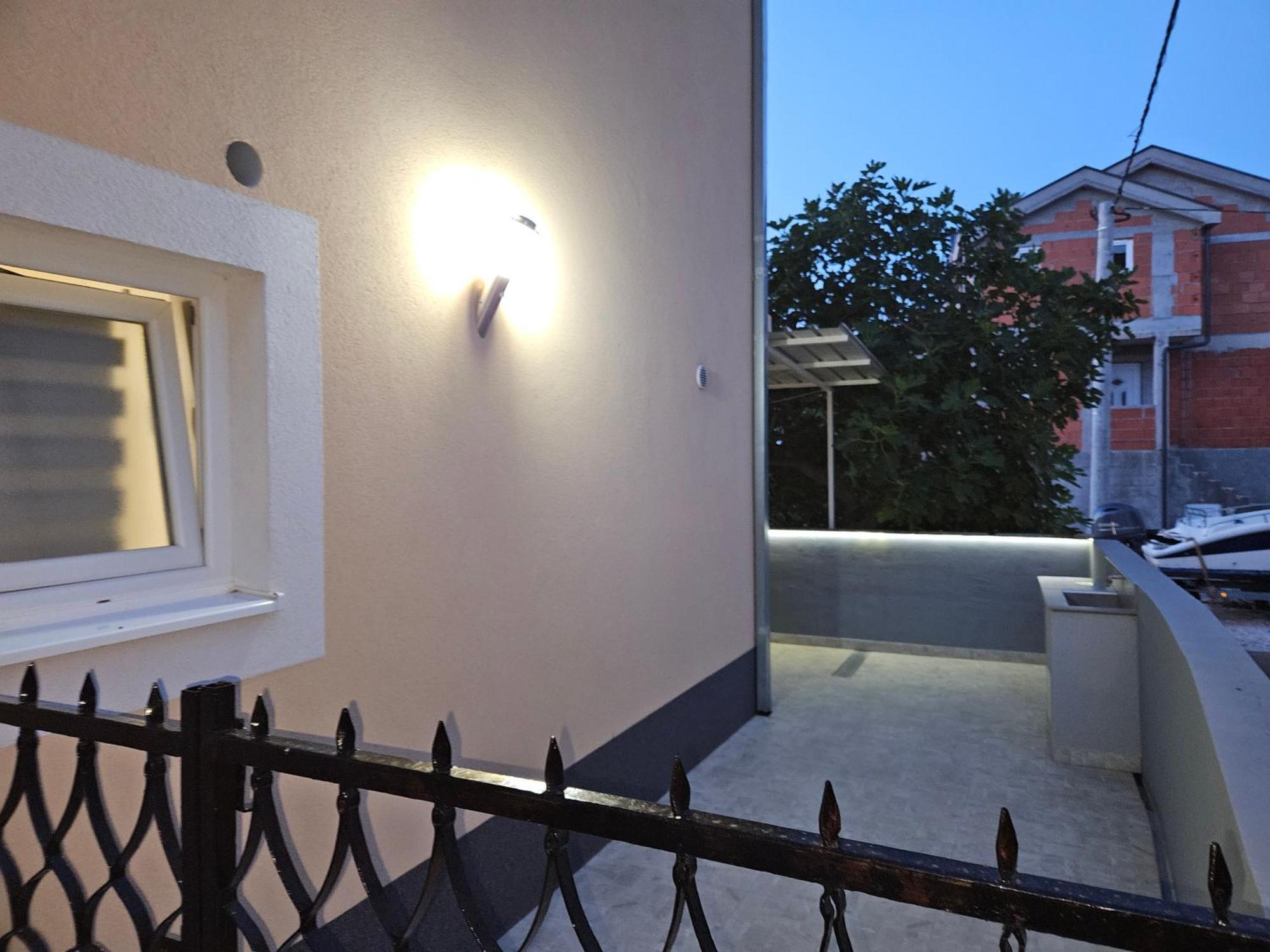Apartment Blanca With Jacuzzi,Terase And Private Parking Kaštela Eksteriør billede