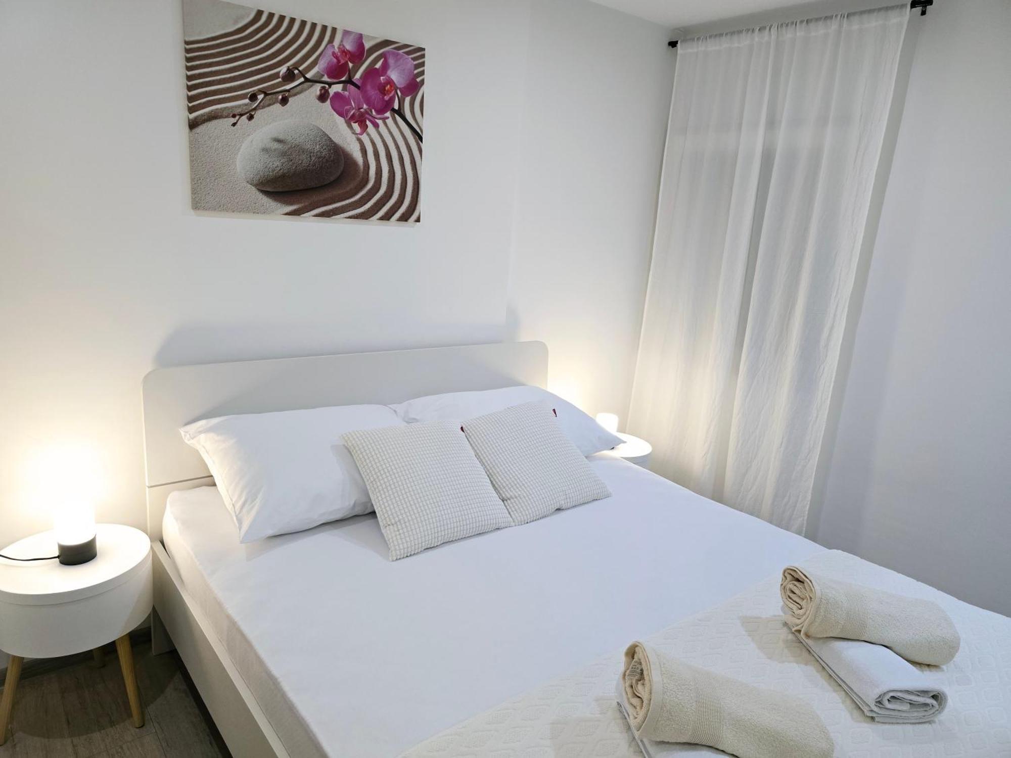 Apartment Blanca With Jacuzzi,Terase And Private Parking Kaštela Eksteriør billede
