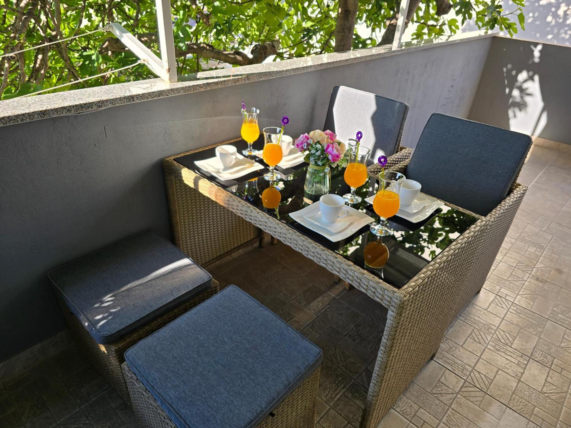 Apartment Blanca With Jacuzzi,Terase And Private Parking Kaštela Eksteriør billede