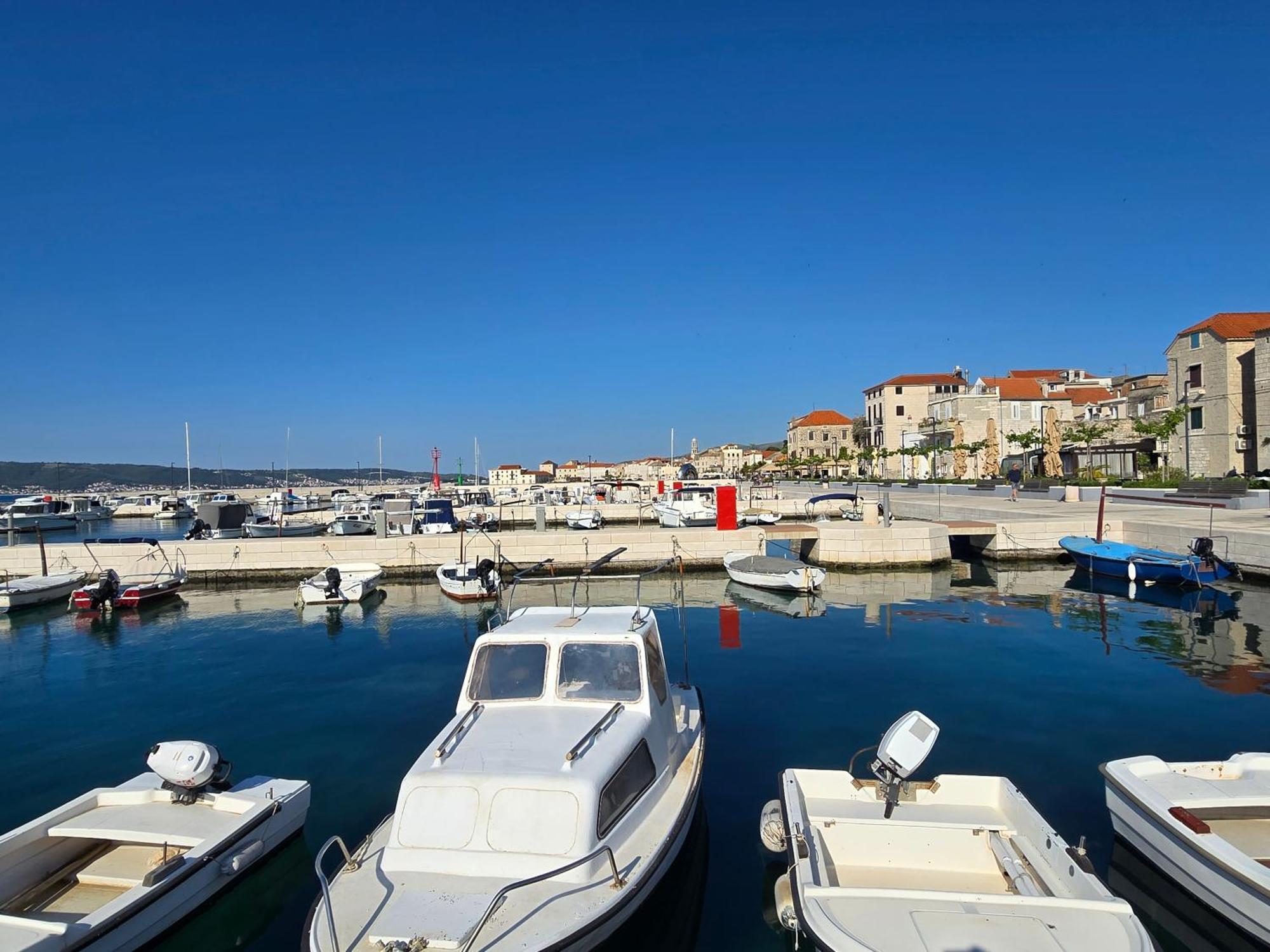 Apartment Blanca With Jacuzzi,Terase And Private Parking Kaštela Eksteriør billede