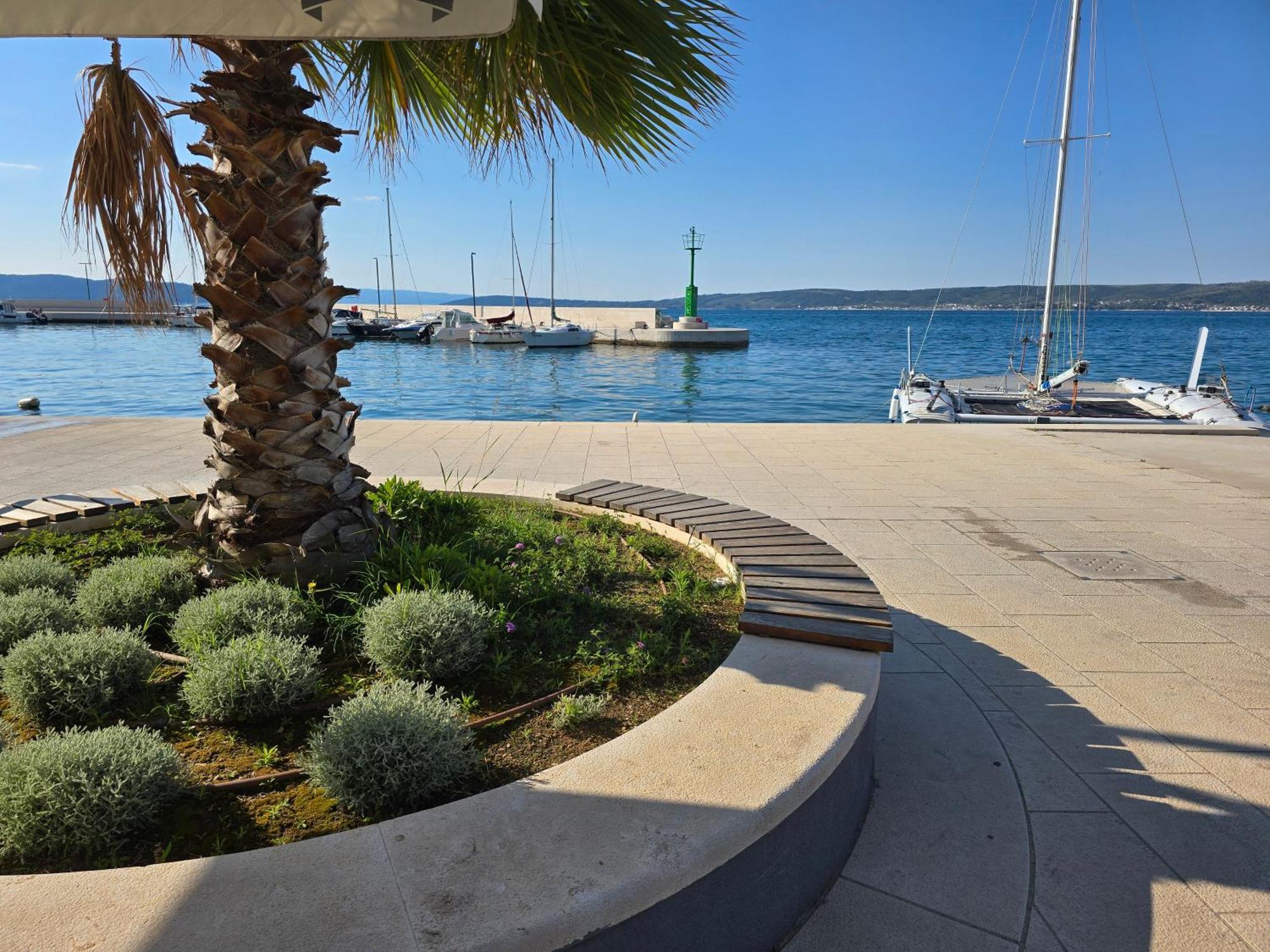 Apartment Blanca With Jacuzzi,Terase And Private Parking Kaštela Eksteriør billede