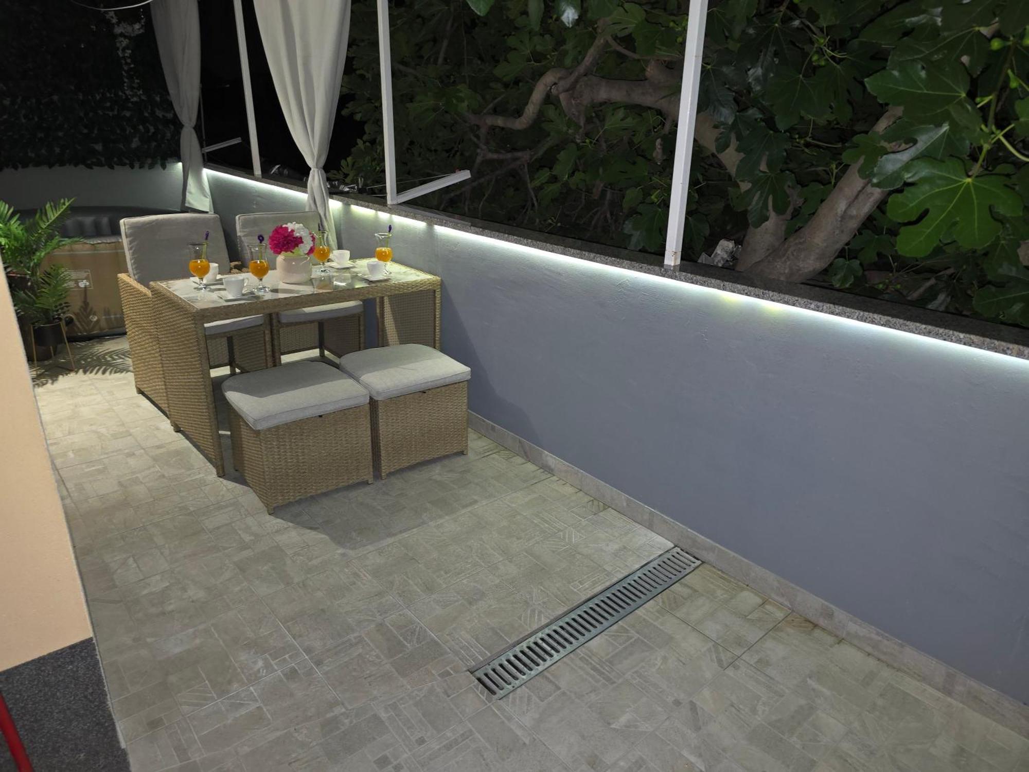 Apartment Blanca With Jacuzzi,Terase And Private Parking Kaštela Eksteriør billede
