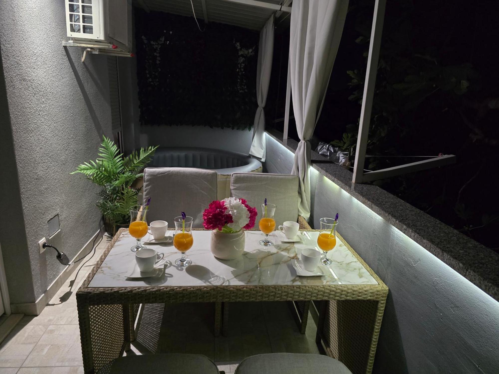 Apartment Blanca With Jacuzzi,Terase And Private Parking Kaštela Eksteriør billede
